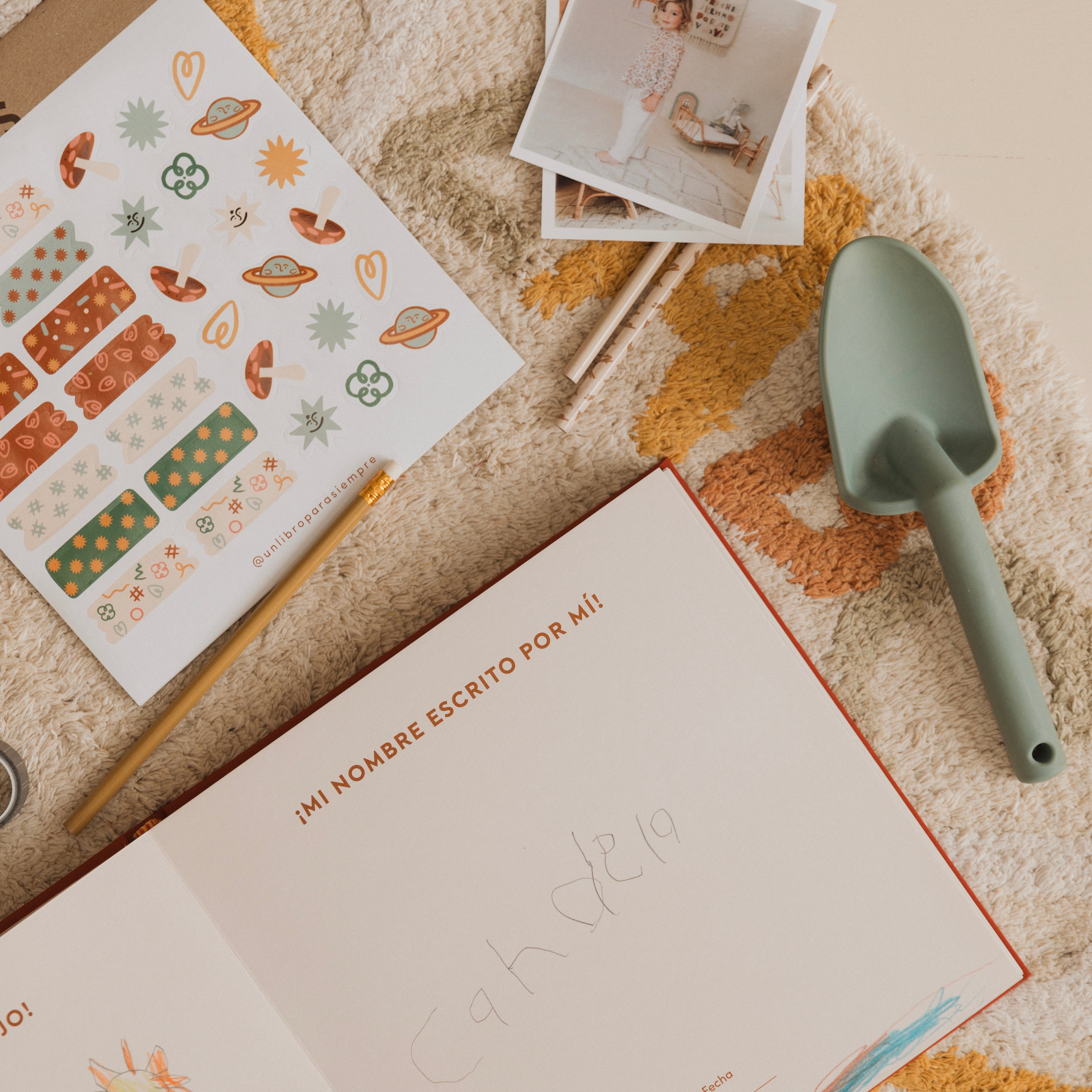 Un Libro Para Siempre KIDS 1-5 Años + Stickers (2)