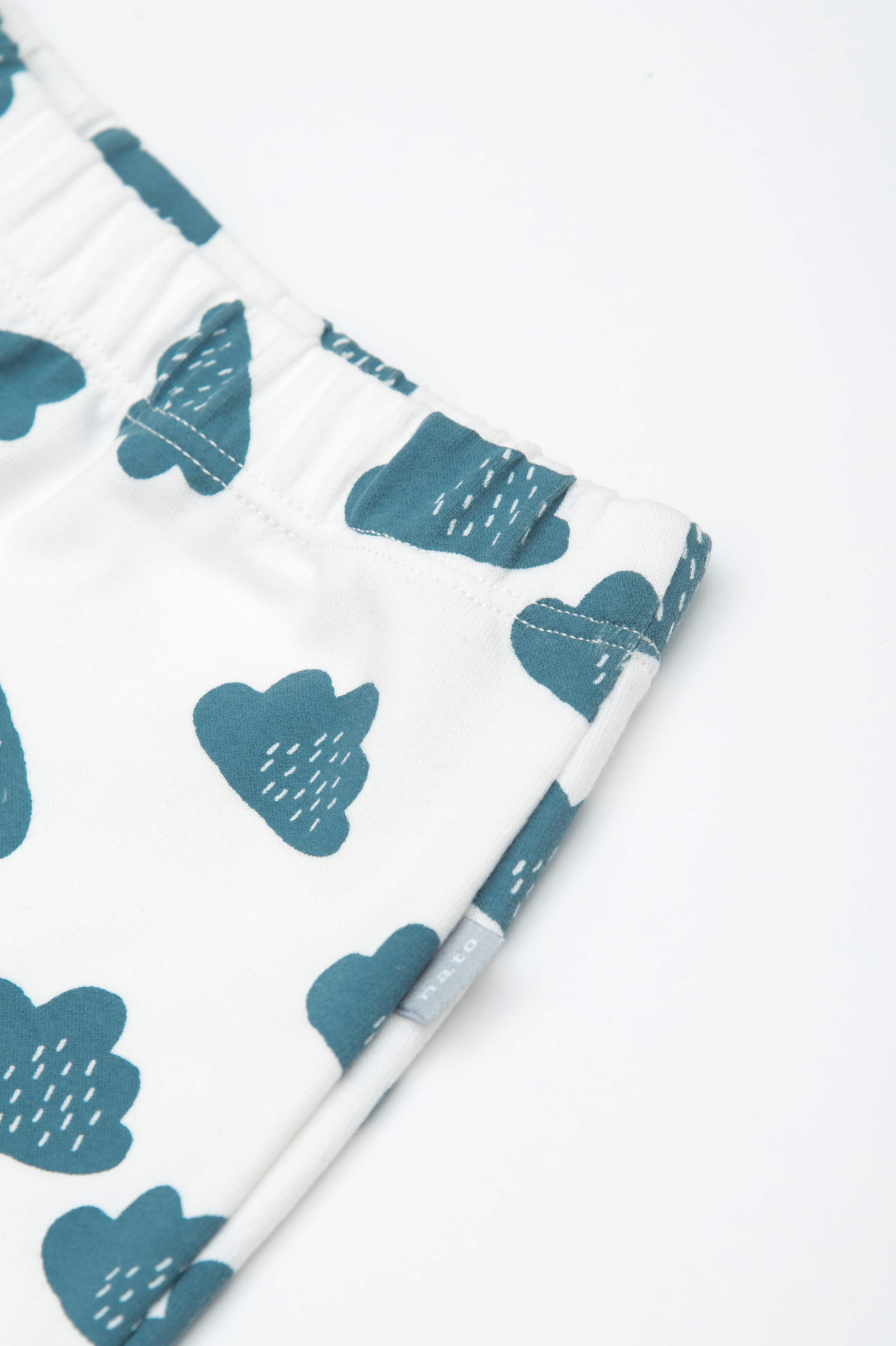 Pantalón Estampado Ambiental Nubes