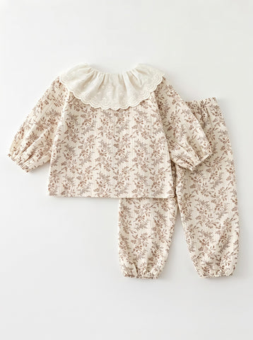 Conjunto de muselina floral con cuello de encaje: blusa y pantalón bombacho