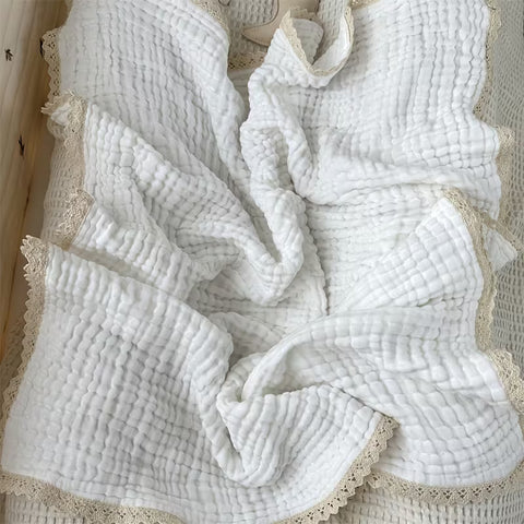 Muselina blanca encaje detalle cuna madera Hello Mellow